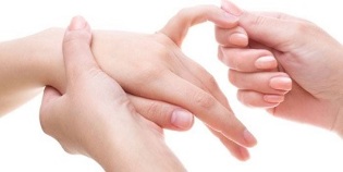 Miks saavad sormede sormede liigesed haiget teha